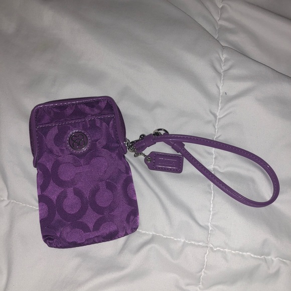 Coach Handbags - Coach phone wallet